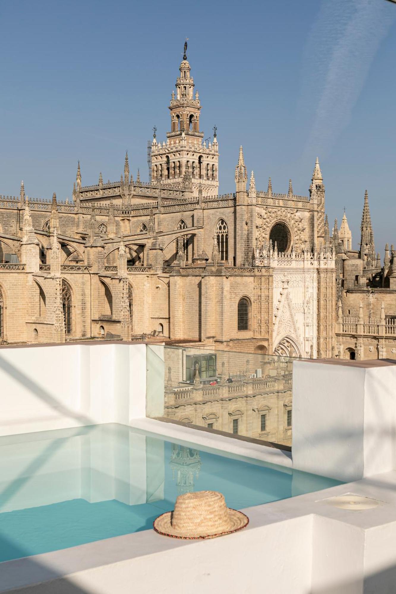 Isg Apartments Modern Atticpool At The Cathedralfree Parking Siviglia Esterno foto