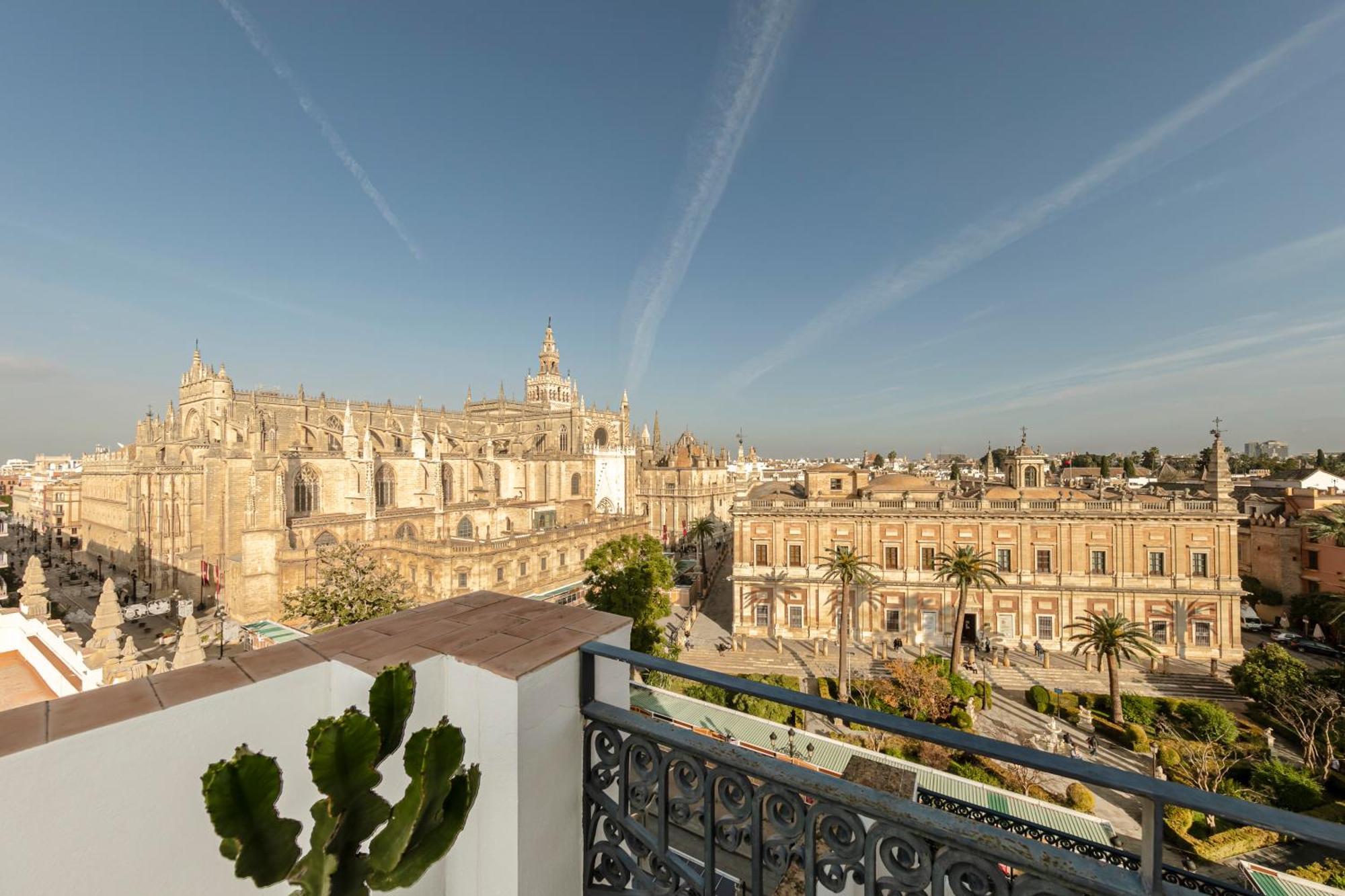 Isg Apartments Modern Atticpool At The Cathedralfree Parking Siviglia Esterno foto