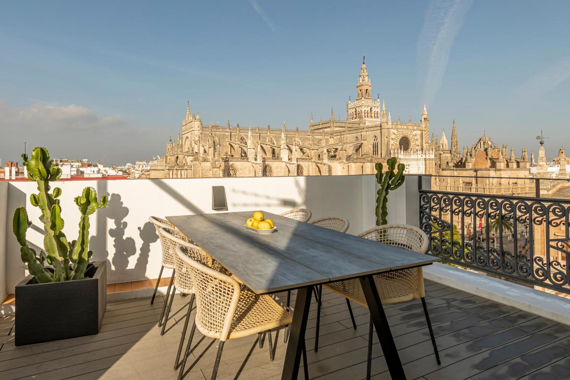 Isg Apartments Modern Atticpool At The Cathedralfree Parking Siviglia Esterno foto