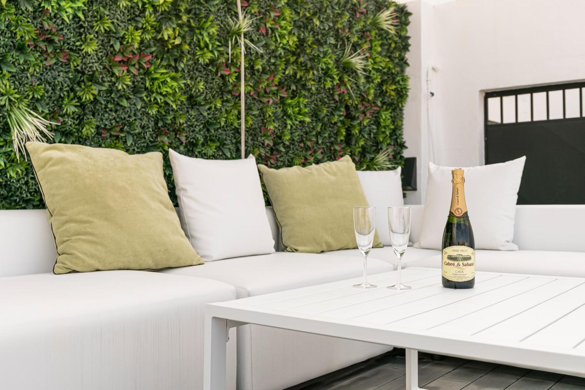 Isg Apartments Modern Atticpool At The Cathedralfree Parking Siviglia Esterno foto