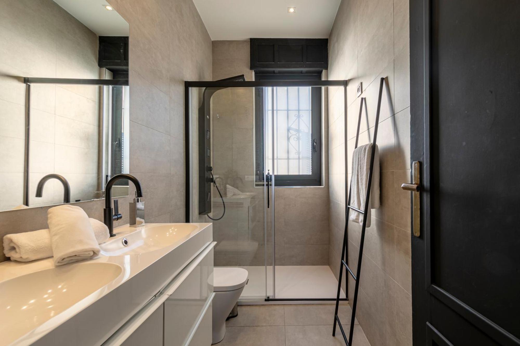 Isg Apartments Modern Atticpool At The Cathedralfree Parking Siviglia Esterno foto