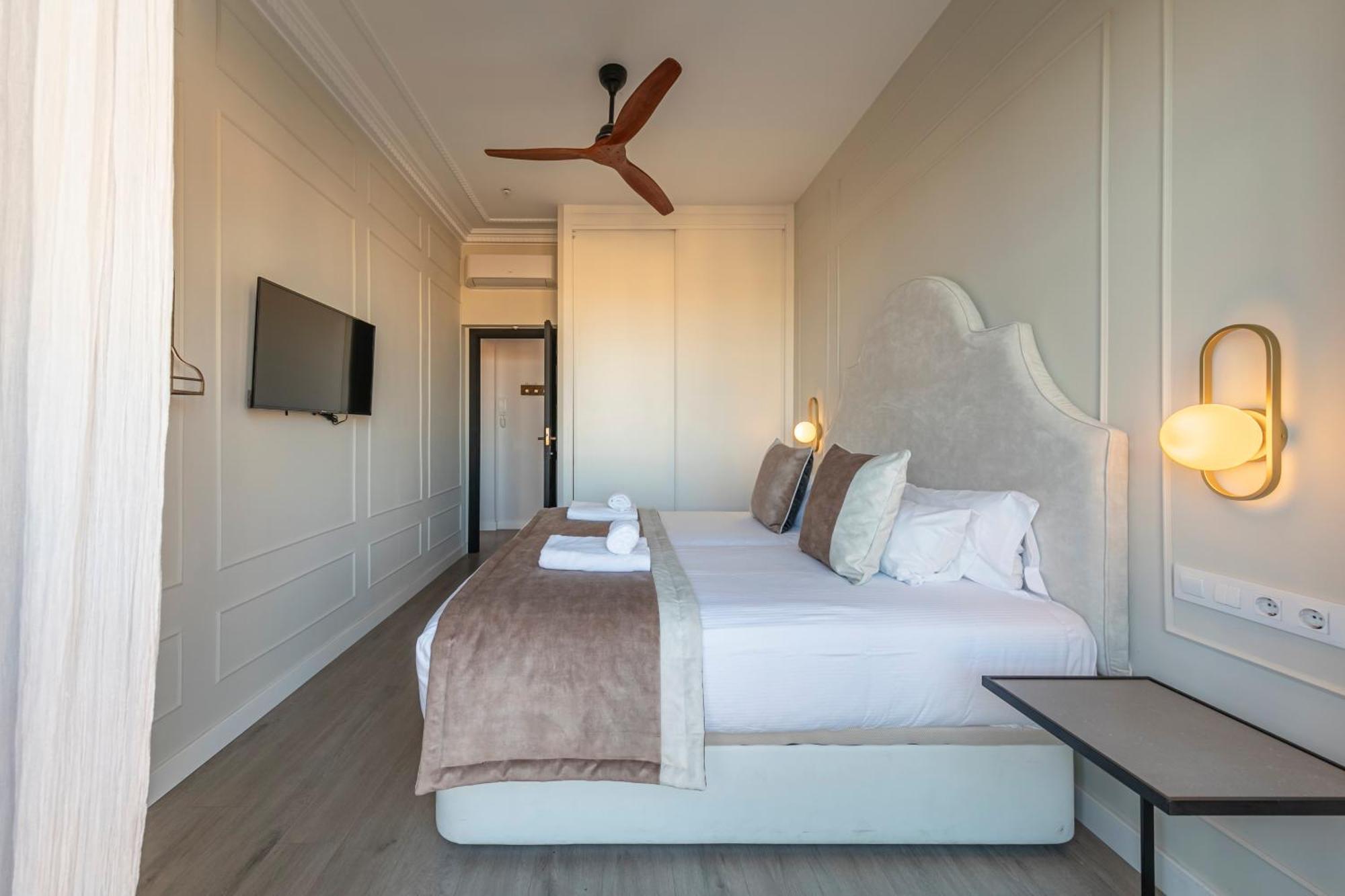 Isg Apartments Modern Atticpool At The Cathedralfree Parking Siviglia Esterno foto
