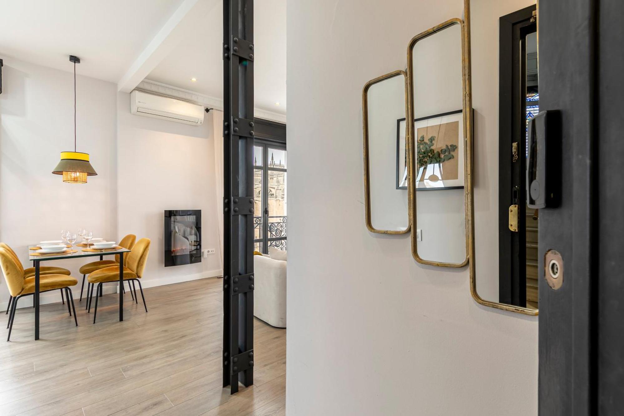 Isg Apartments Modern Atticpool At The Cathedralfree Parking Siviglia Esterno foto